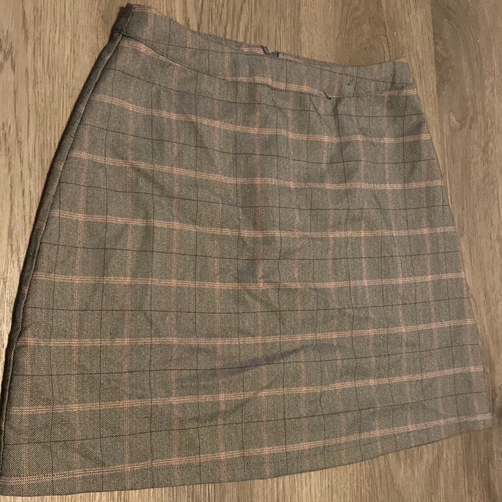Grey with pink box pattern pencil skirt.